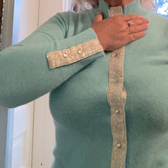 Cashmere cardigan with brocade sleeves - Picture 3 of 10